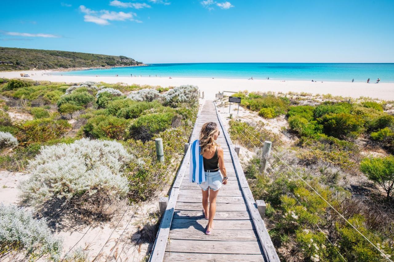Pullman Bunker Bay Resort Margaret River Dunsborough Bagian luar foto A boardwalk at Cable Beach