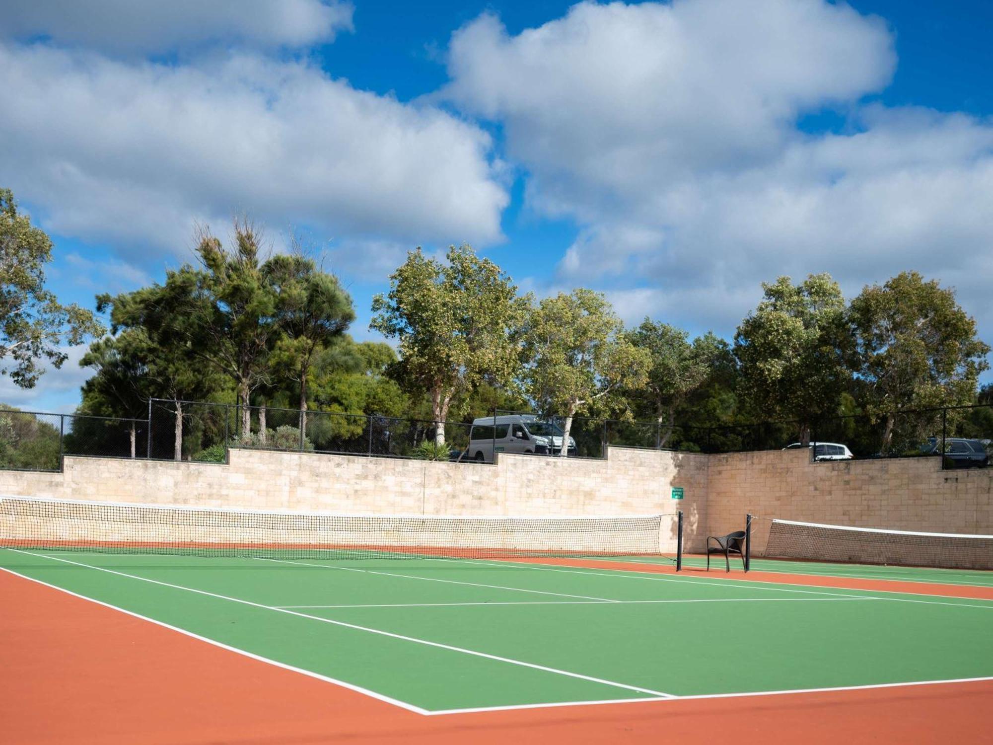 Pullman Bunker Bay Resort Margaret River Dunsborough Bagian luar foto Tennis court at the University of Western Australia