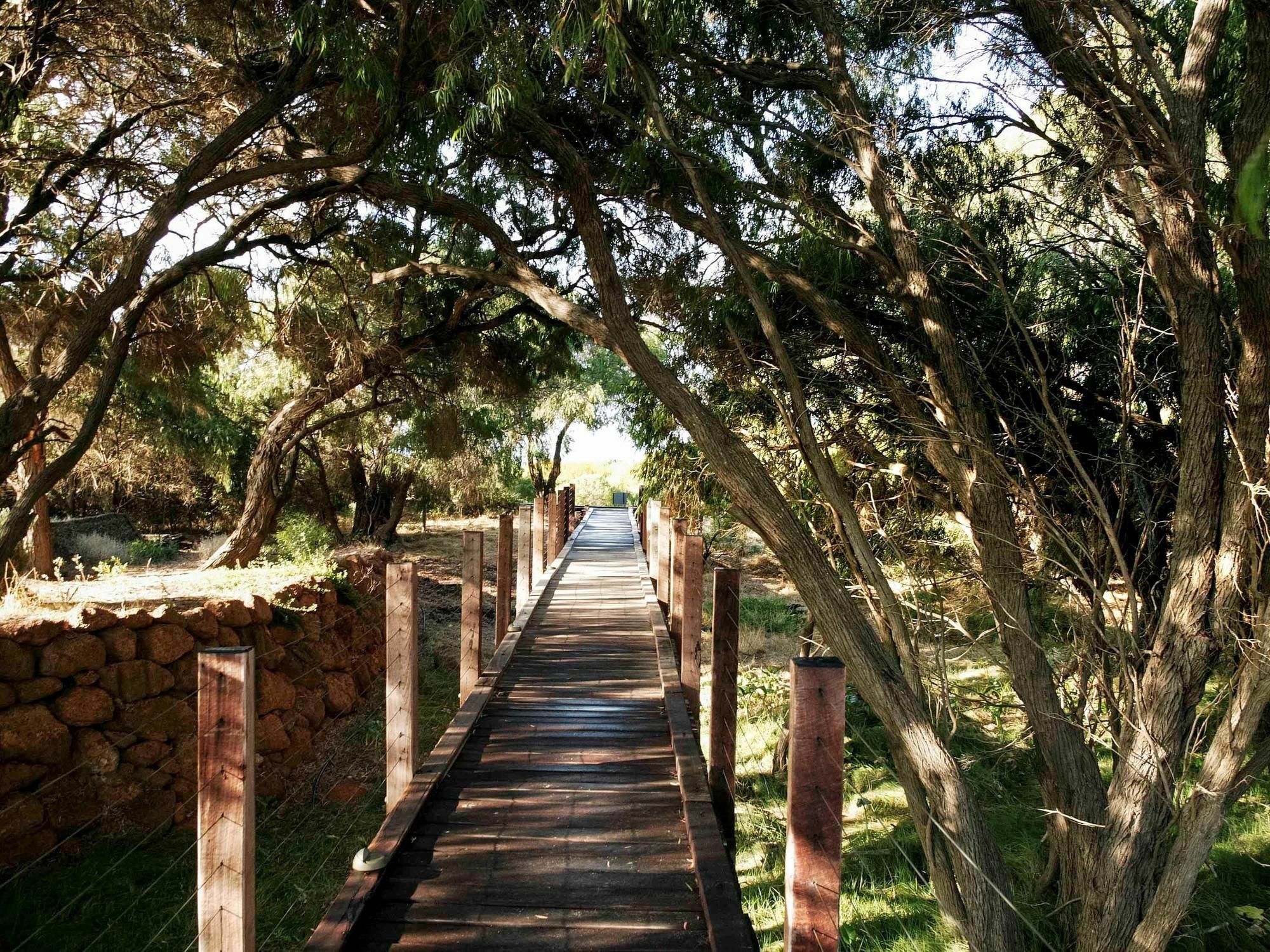 Pullman Bunker Bay Resort Margaret River Dunsborough Bagian luar foto The boardwalk at the entrance to the reserve