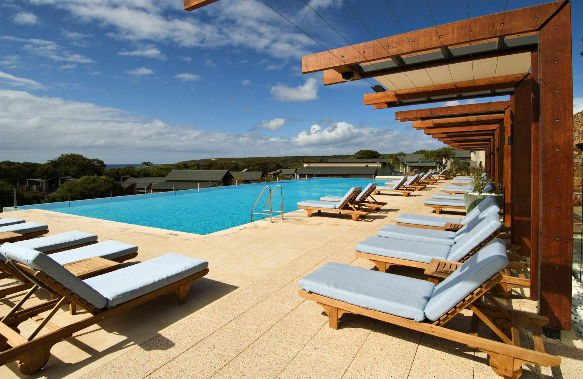 Pullman Bunker Bay Resort Margaret River Dunsborough Bagian luar foto The swimming pool at the hotel